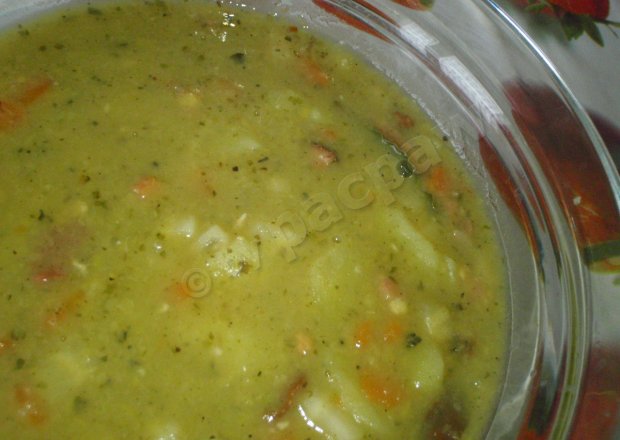 Fotografia przedstawiająca Zupa grochowa bardzo gęsta