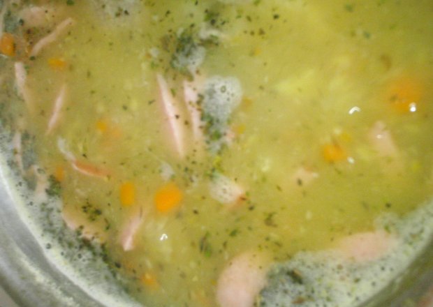 Fotografia przedstawiająca Zupa grochowa na ostro