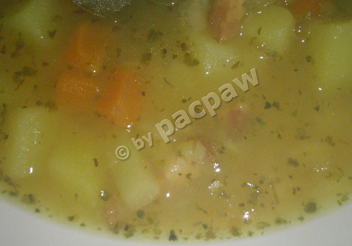 Zupa grochowa na samym boczku foto