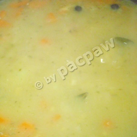 Krok 4 - Zupa grochowa na wywarze z golonki foto
