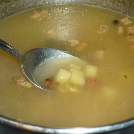 Krok 5 - Zupa grochowa z boczkiem i natką  foto