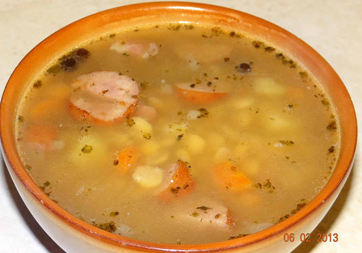 Zupa grochowa z boczkiem i kiełbasą foto