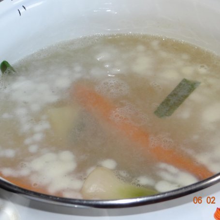 Krok 4 - Zupa grochowa z boczkiem i kiełbasą foto