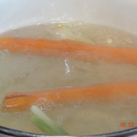 Krok 2 - Zupa grochowa z boczkiem i kiełbasą foto