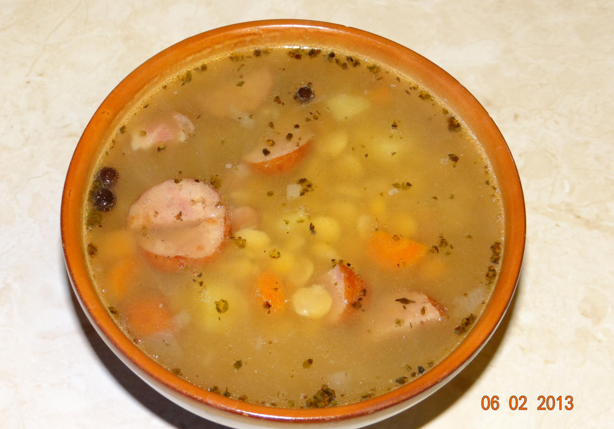 Zupa grochowa z boczkiem i kiełbasą foto