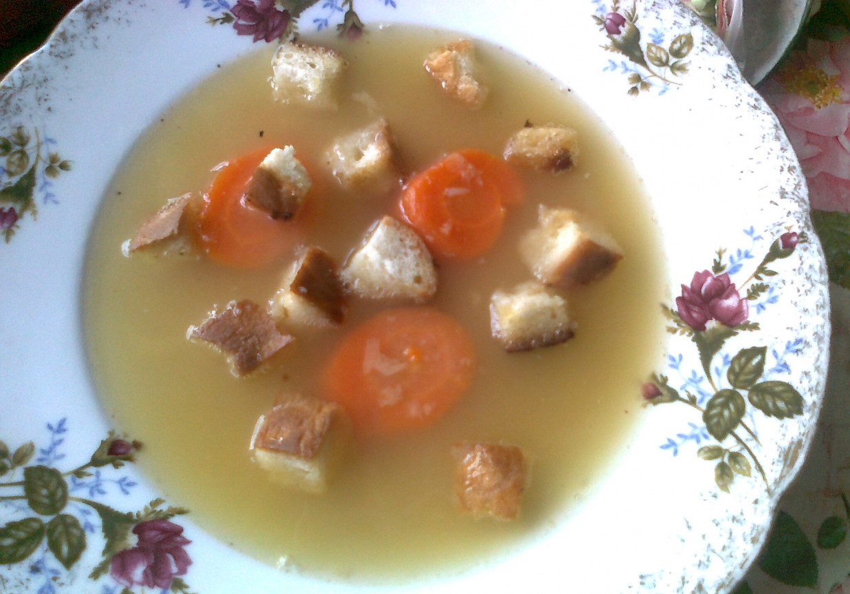 Zupa grochowa z grzankami foto