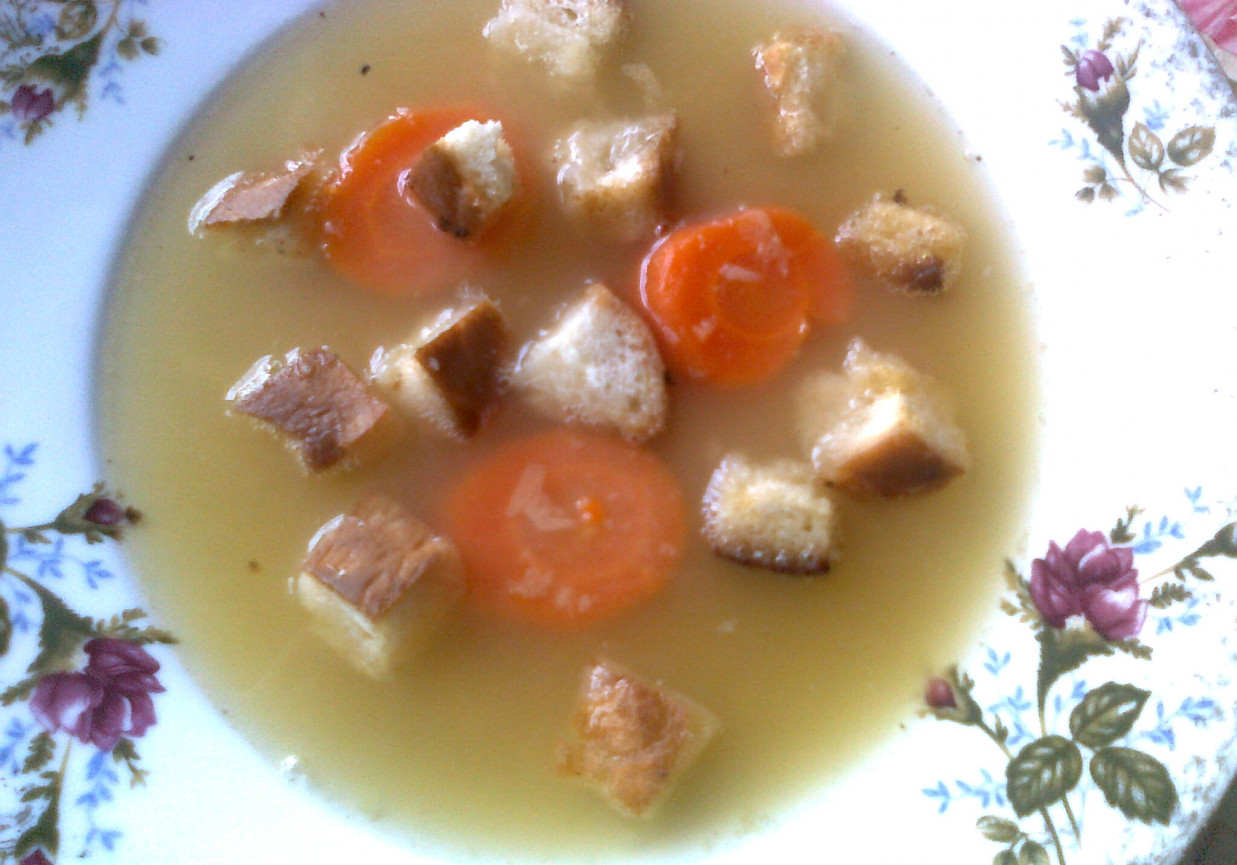 Zupa grochowa z grzankami foto
