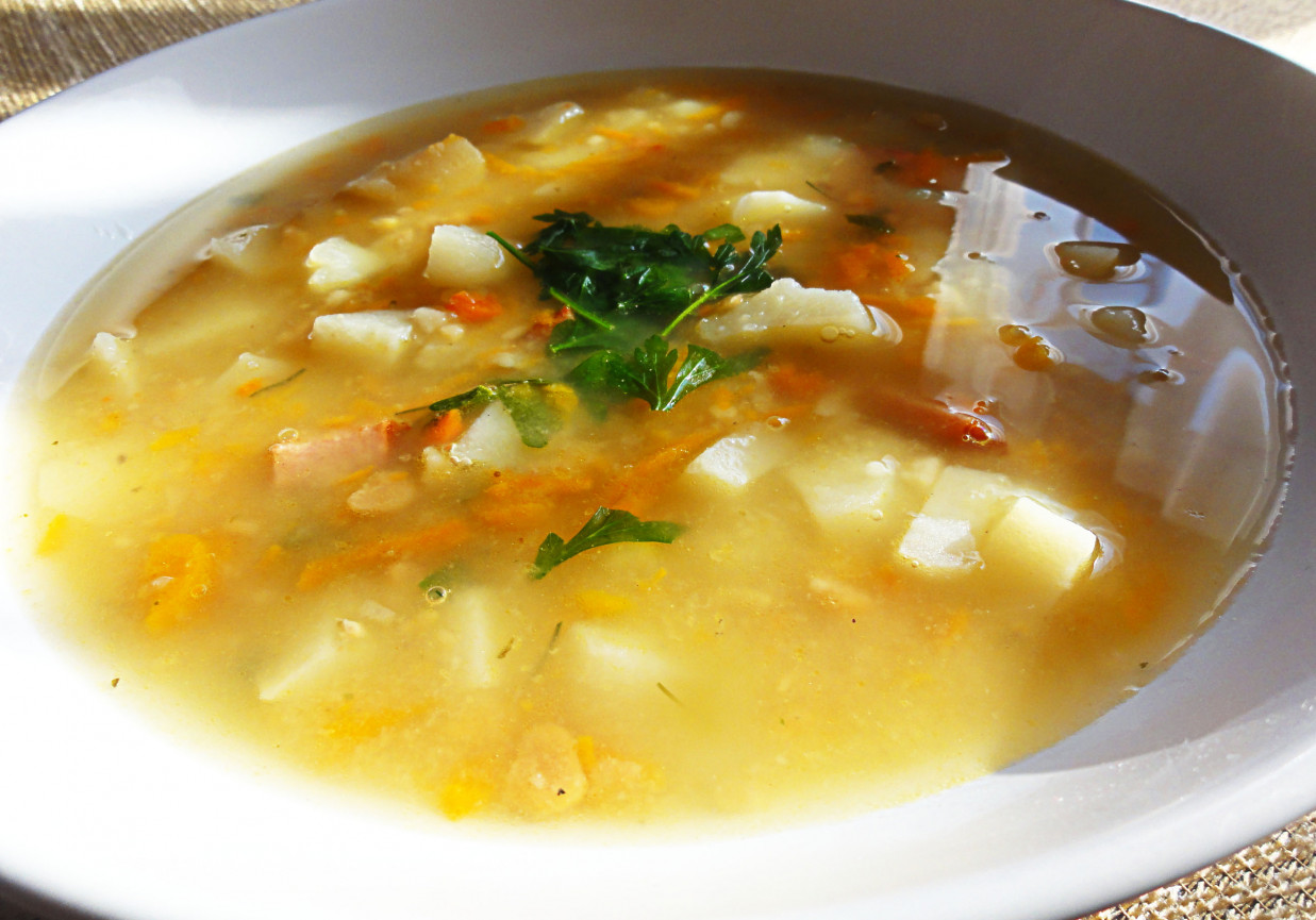 Zupa grochowa z marchewką foto