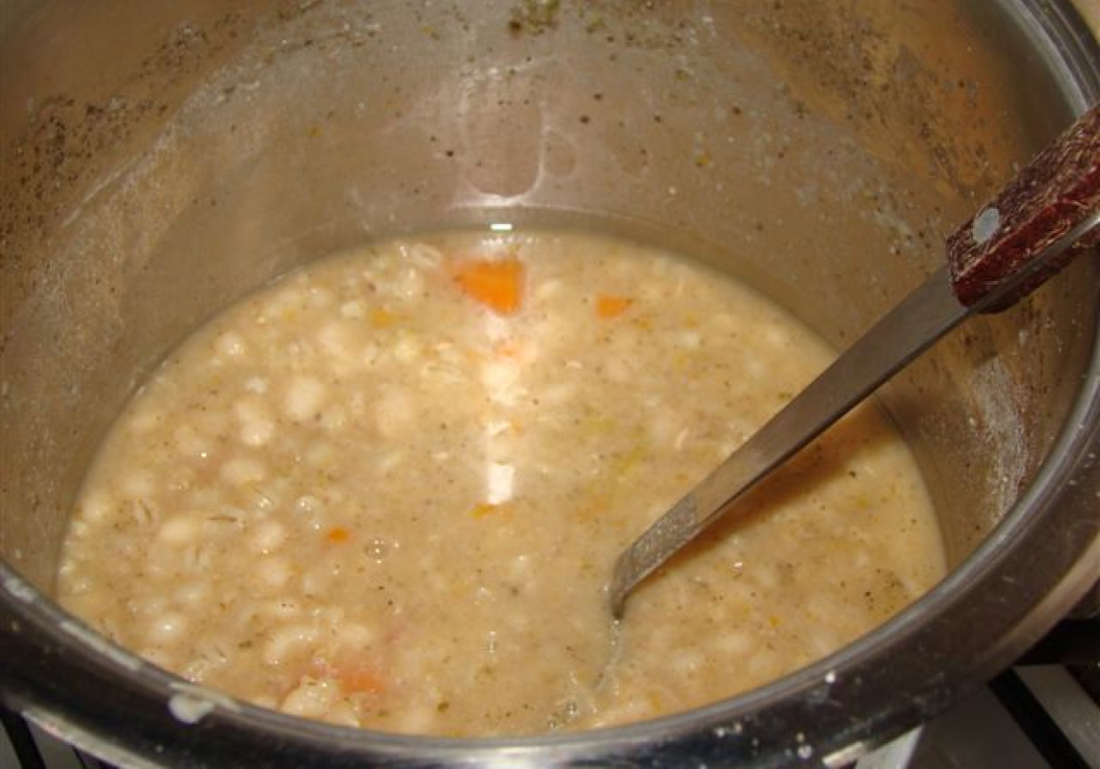 Zupa grochowa z pęczakiem foto