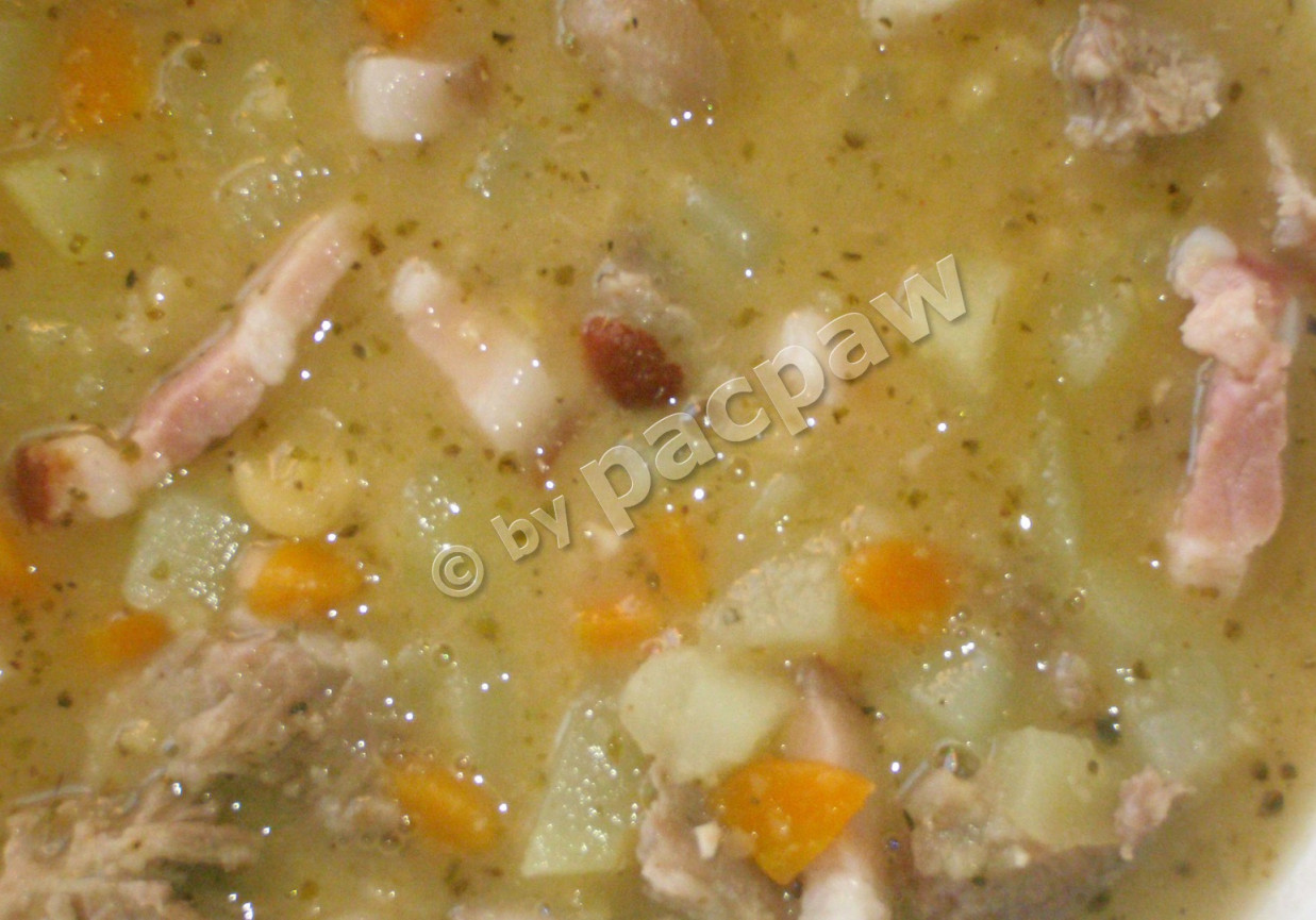 Zupa grochowa z wkładką golonkową foto