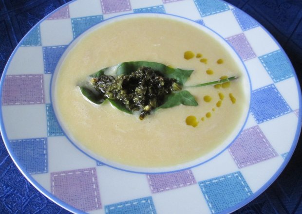 Fotografia przedstawiająca Zupa grochowa ze szczawiem