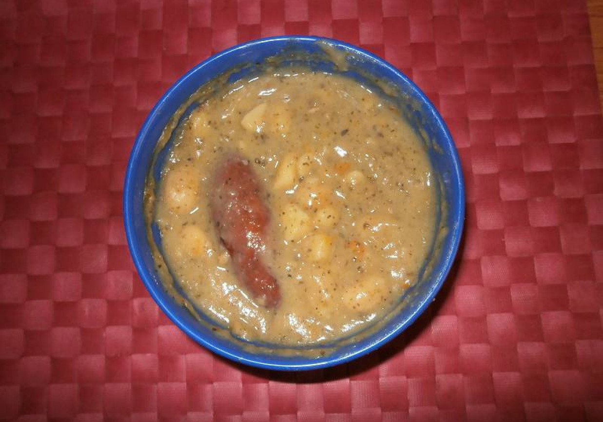 Zupa grochowa. foto