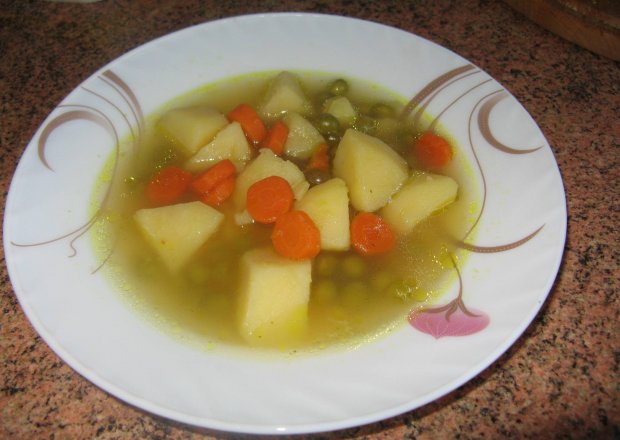 Fotografia przedstawiająca Zupa groszkowa z marchewką