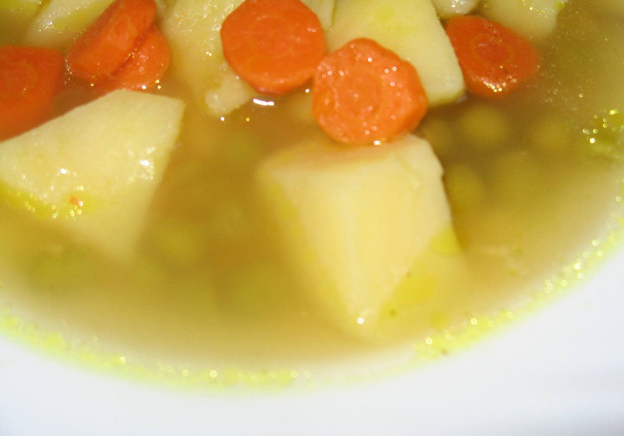 Zupa groszkowa z marchewką foto
