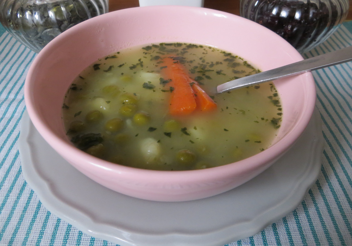 Zupa groszkowa z wasabi i czosnkiem niedźwiedzim foto