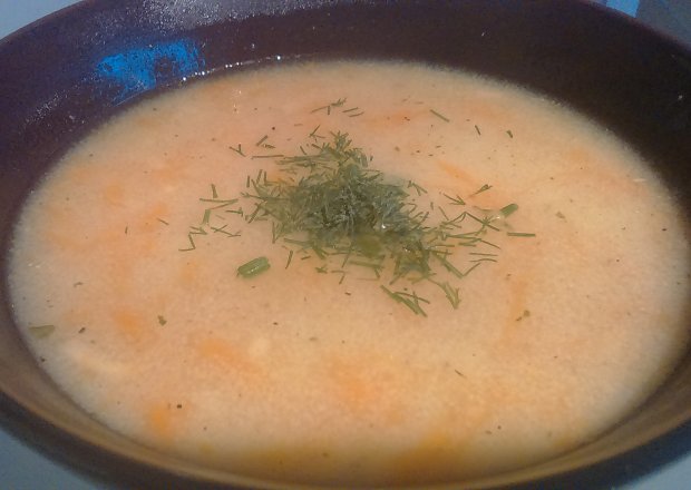 Fotografia przedstawiająca Zupa grysikowa na rosole