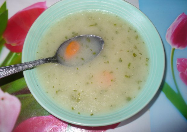 Fotografia przedstawiająca Zupa grysikowa na rosole