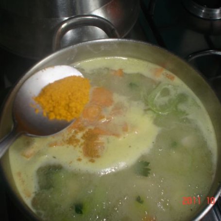 Krok 5 - Zupa grysikowa z curry i czosnkiem foto
