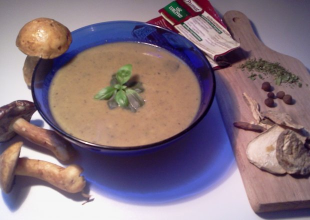Fotografia przedstawiająca Zupa grzybowa krem - ze świeżych grzybów