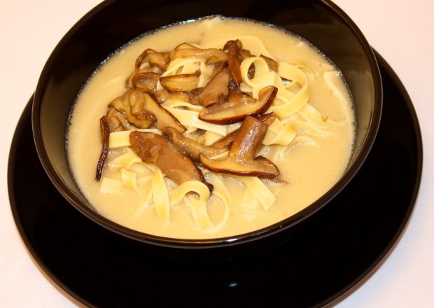 Fotografia przedstawiająca Zupa grzybowa na białym winie