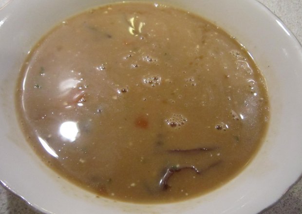 Fotografia przedstawiająca zupa grzybowa na mleku