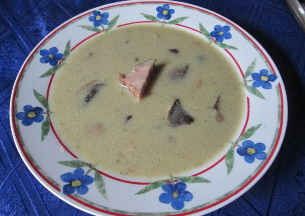 Fotografia przedstawiająca Zupa grzybowa po angielsku