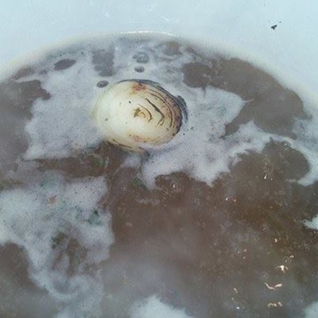 Krok 5 - Zupa grzybowa z borowików z łazankami i pietruszką foto