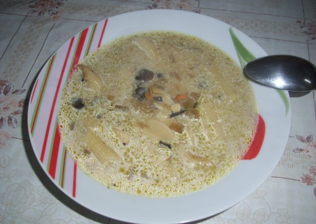 Fotografia przedstawiająca Zupa grzybowa z cukinią