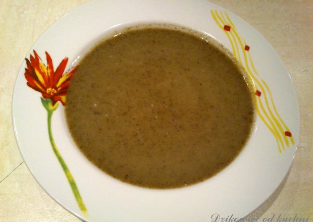 Fotografia przedstawiająca Zupa grzybowa z delikatną nutą rozmarynu