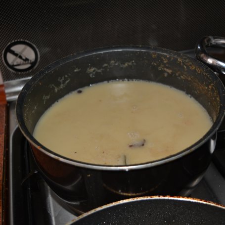 Krok 5 - Zupa grzybowa z grysikiem i śmietaną foto