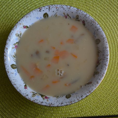 Krok 6 - Zupa grzybowa z grysikiem i śmietaną foto
