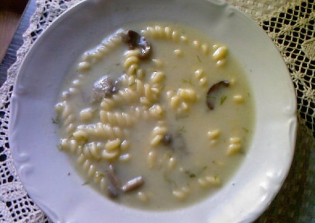 Fotografia przedstawiająca Zupa grzybowa z makaronem