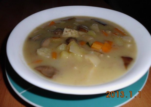 Fotografia przedstawiająca Zupa grzybowa z maślaków