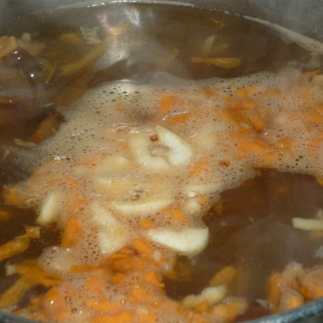 Krok 2 - Zupa grzybowa z natką i śmietaną  foto