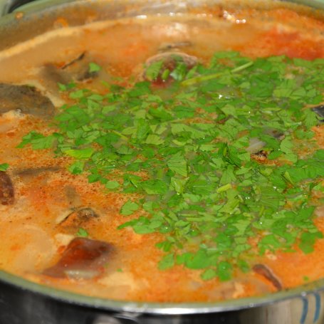 Krok 5 - Zupa grzybowa z pomidorami foto