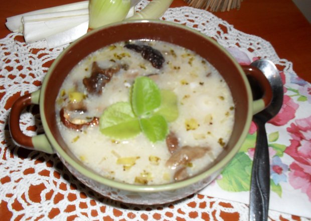 Fotografia przedstawiająca Zupa grzybowa z porem