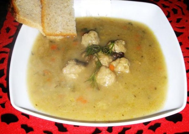 Fotografia przedstawiająca Zupa grzybowa z pulpecikami
