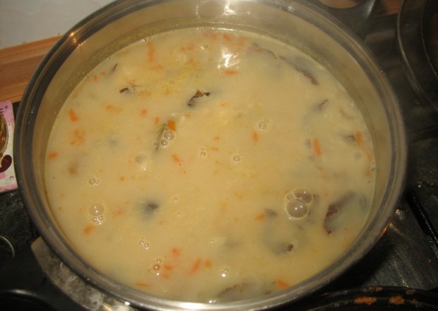 Fotografia przedstawiająca Zupa grzybowa z ryżem