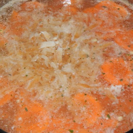 Krok 2 - Zupa grzybowo-buraczana z cynamonem foto
