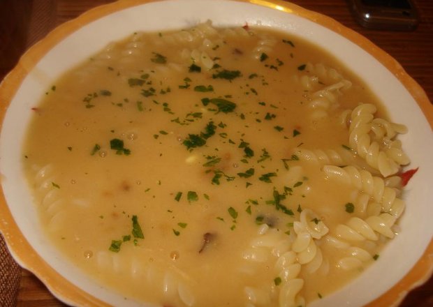 Fotografia przedstawiająca Zupa grzybowo- serowa