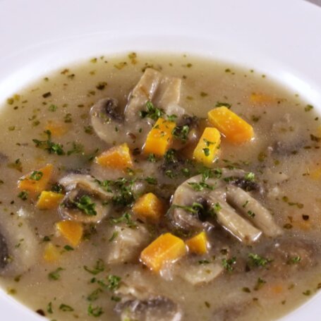 Jak zrobić zupę grzybowo-ziemniaczaną? foto