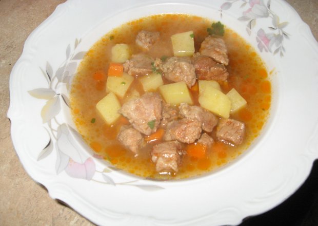 Fotografia przedstawiająca Zupa gulaszowa mamy