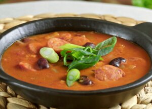 Jak zrobić zupę gulaszową z fasolą? foto