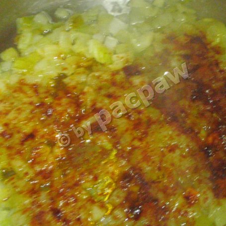 Krok 5 - Zupa gulaszowa z kaszą jęczmienną i topinamburem foto