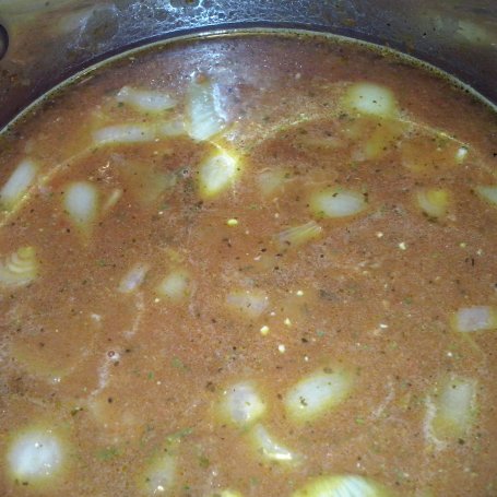 Krok 3 - Zupa gulaszowa z makaronem foto