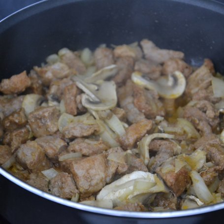 Krok 4 - Zupa gulaszowa z makaronem foto