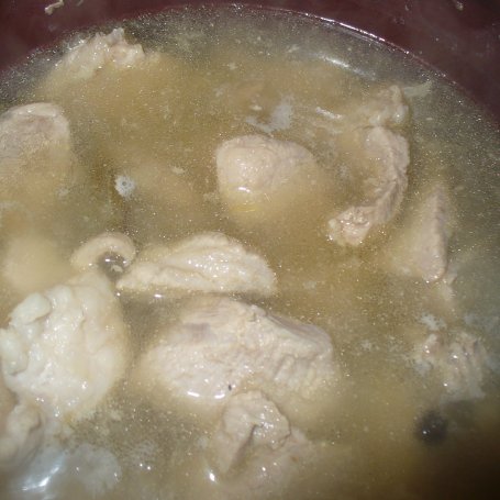 Krok 4 - Zupa gulaszowa z papryką i ogórkiem. foto