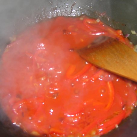 Krok 3 - Zupa gulaszowa z wołowiną foto