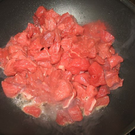 Krok 1 - Zupa gulaszowa z wołowiny i boczku foto