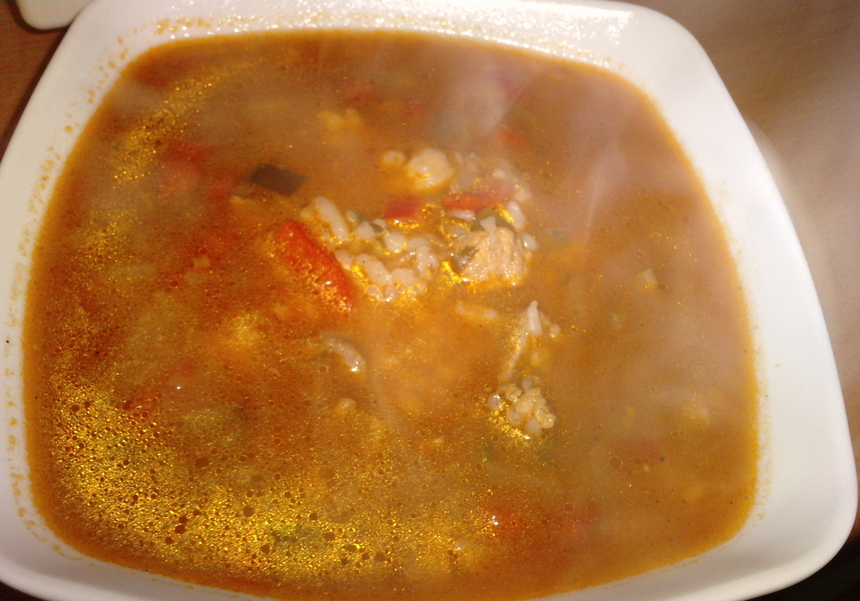 Zupa gulaszowa z zacierką foto
